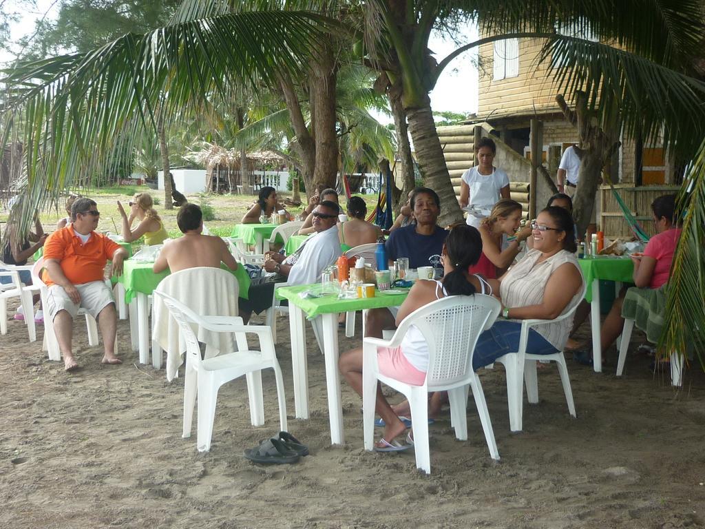 Caribbean Coral Inn Tela Exteriör bild